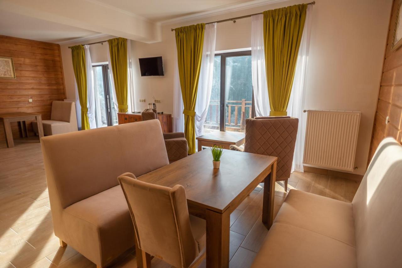 Residence Nesh Tatariv Esterno foto