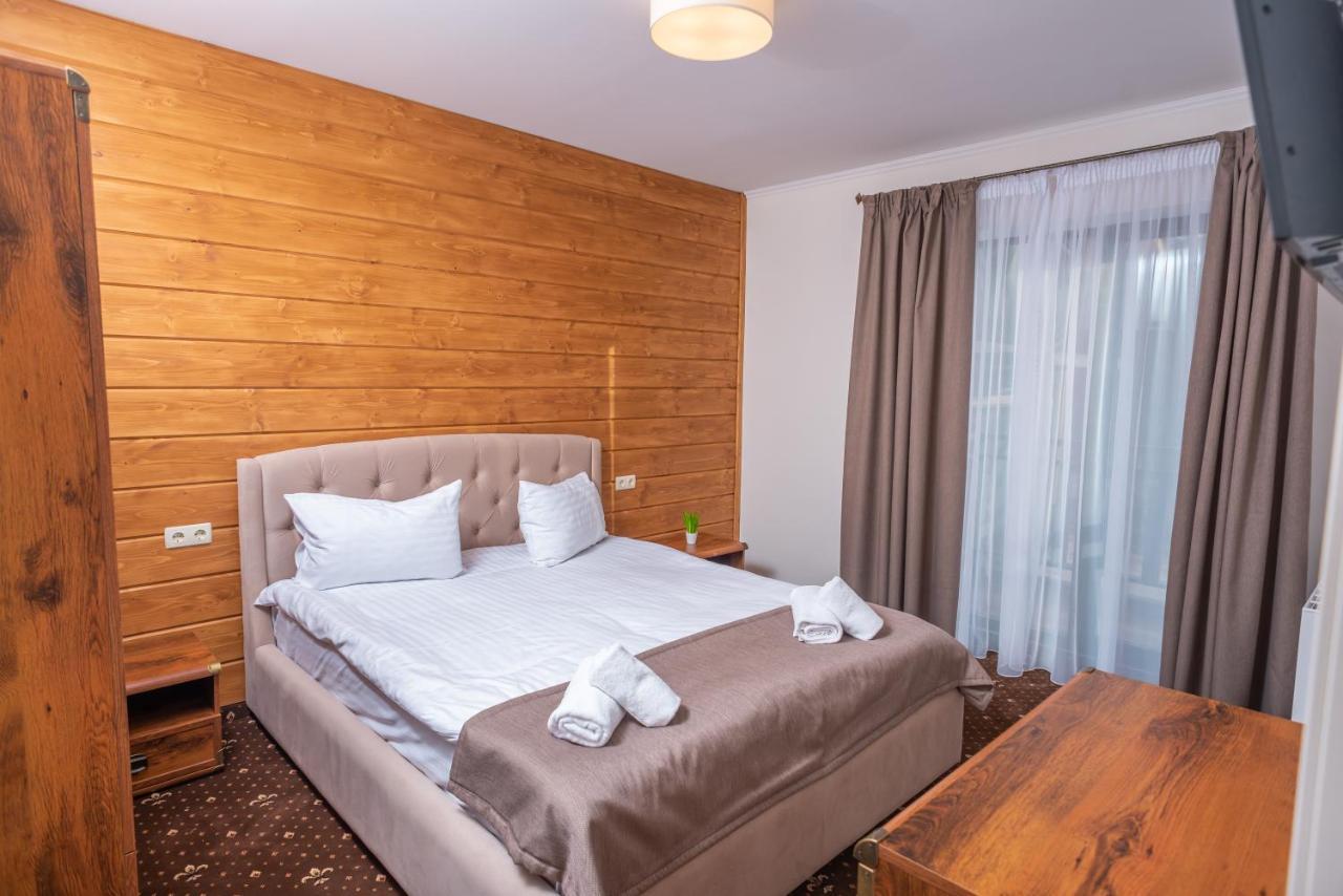Residence Nesh Tatariv Esterno foto