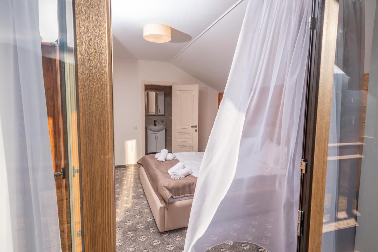 Residence Nesh Tatariv Esterno foto