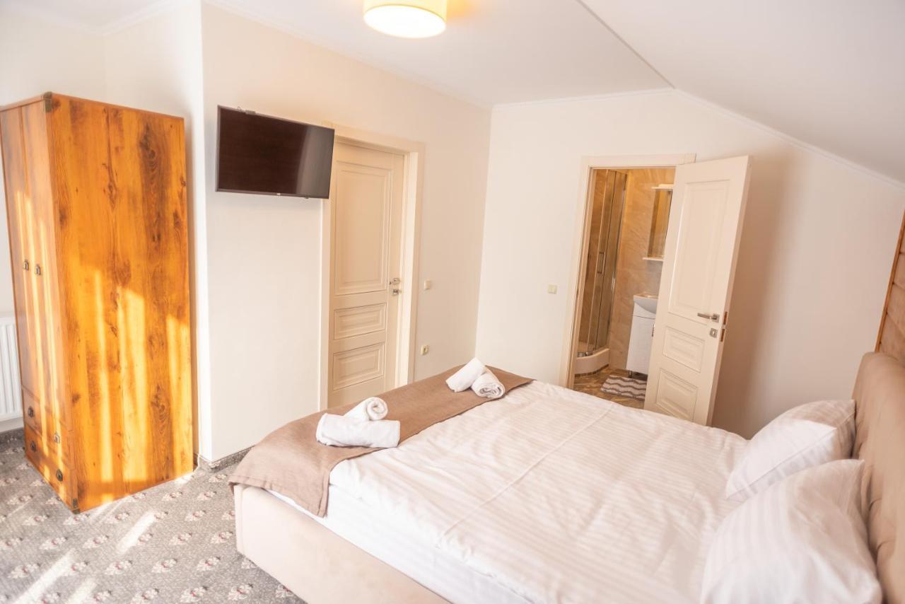Residence Nesh Tatariv Esterno foto